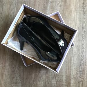 CLASSIC BLACK HEEL SIZE 6